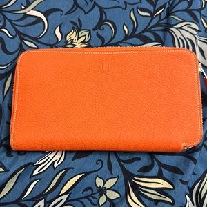 Long wallet PRICE REFLECTS